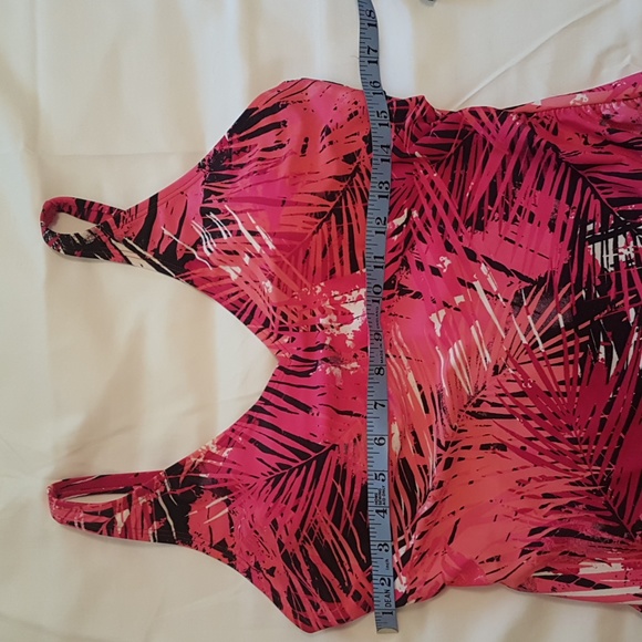 Swimsuit - Picture 6 of 8